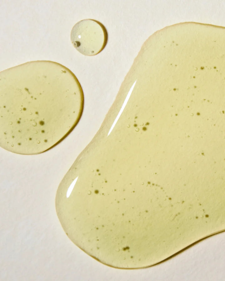 Gelartige Textur des Rahua Voluminous Shampoo