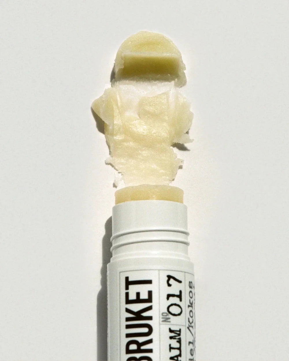 L:A Bruket 017 Lip Balm mit Mandelöl, Kokosöl und Bienenwachs für trockene Lippen