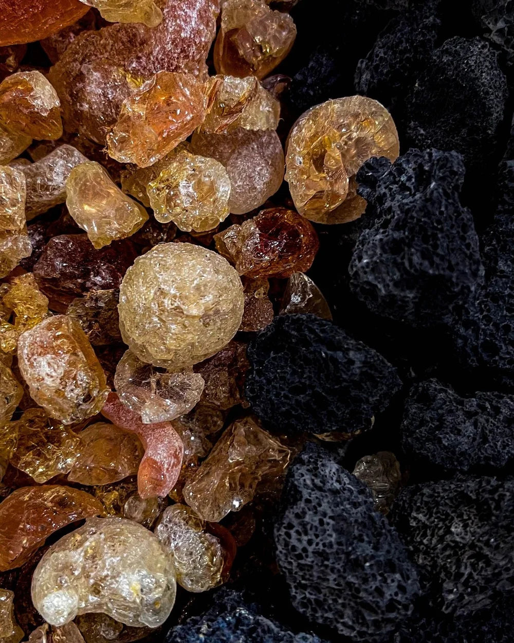 Lavasteine und Harze als mineralische Duftträger für Mad et Len Pot Pourri