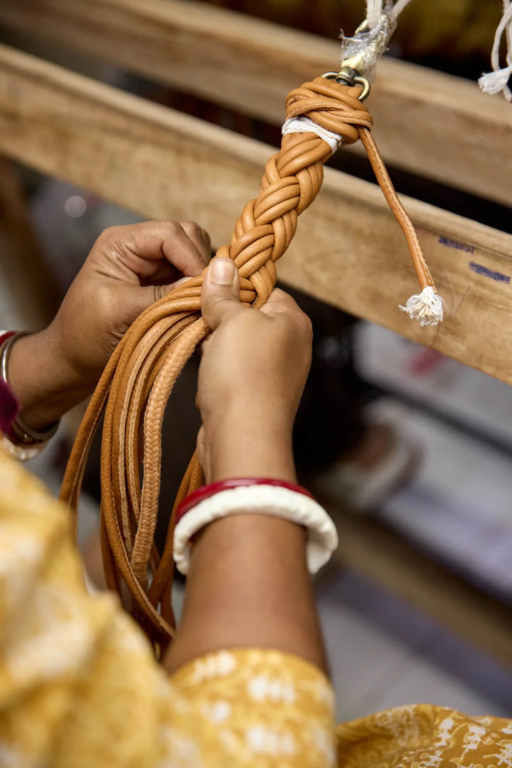 O My Bag Amsterdam – Detailaufnahme traditioneller Handwerksarbeit in Indien