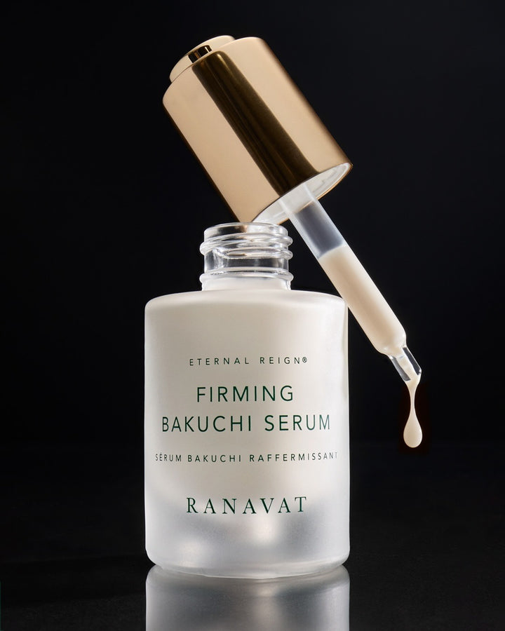 Firming Bakuchi Serum 30 ml vor schwarzem Hintergrund