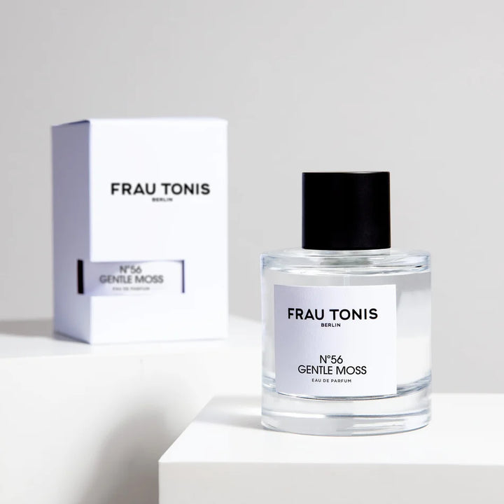 NO 56 Gentle Moss von Frau Tonis - auf Plateau mit Verpackung
