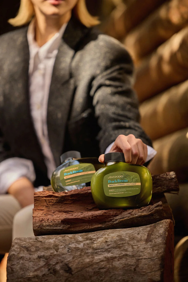 Antipodes Peach Freesia Shampoo - Mood Image