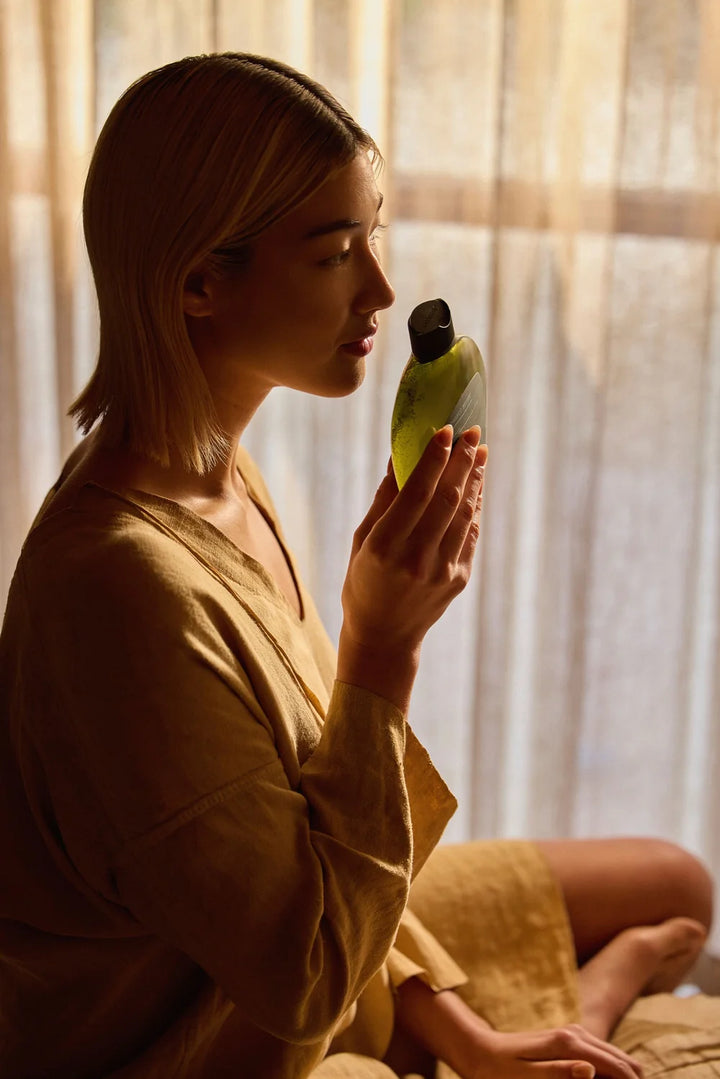 Antipodes Peach Freesia Conditioner in der Anwendung