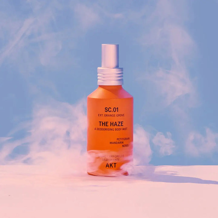 The Haze SC.01 Orange Grove von AKT London mit Mädesüßextrakt und Niacinamid