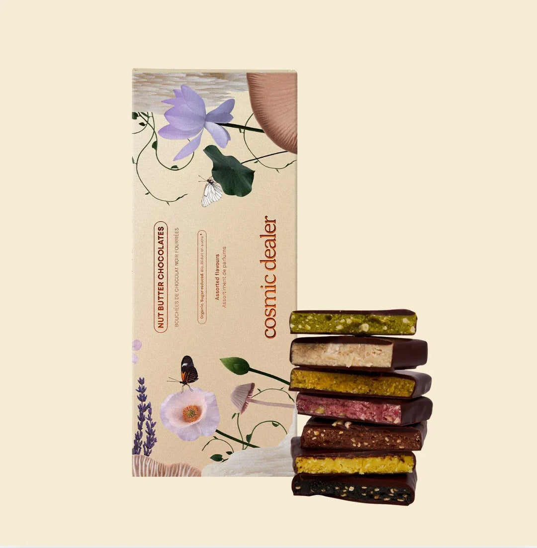 Cosmic Dealer 7er-Schokoladenbox mit sieben aufeinandergelegten Chakra Chocolates