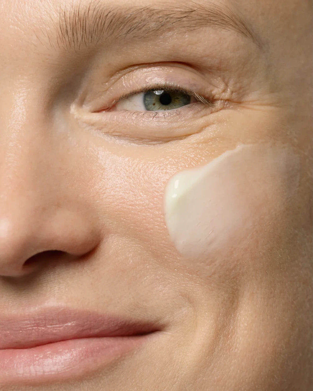 Deep Moisture Day Cream 50 ml auf Gesicht