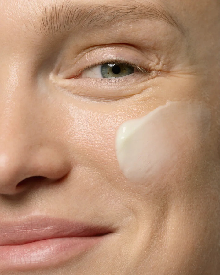 Deep Moisture Day Cream 50 ml auf Gesicht