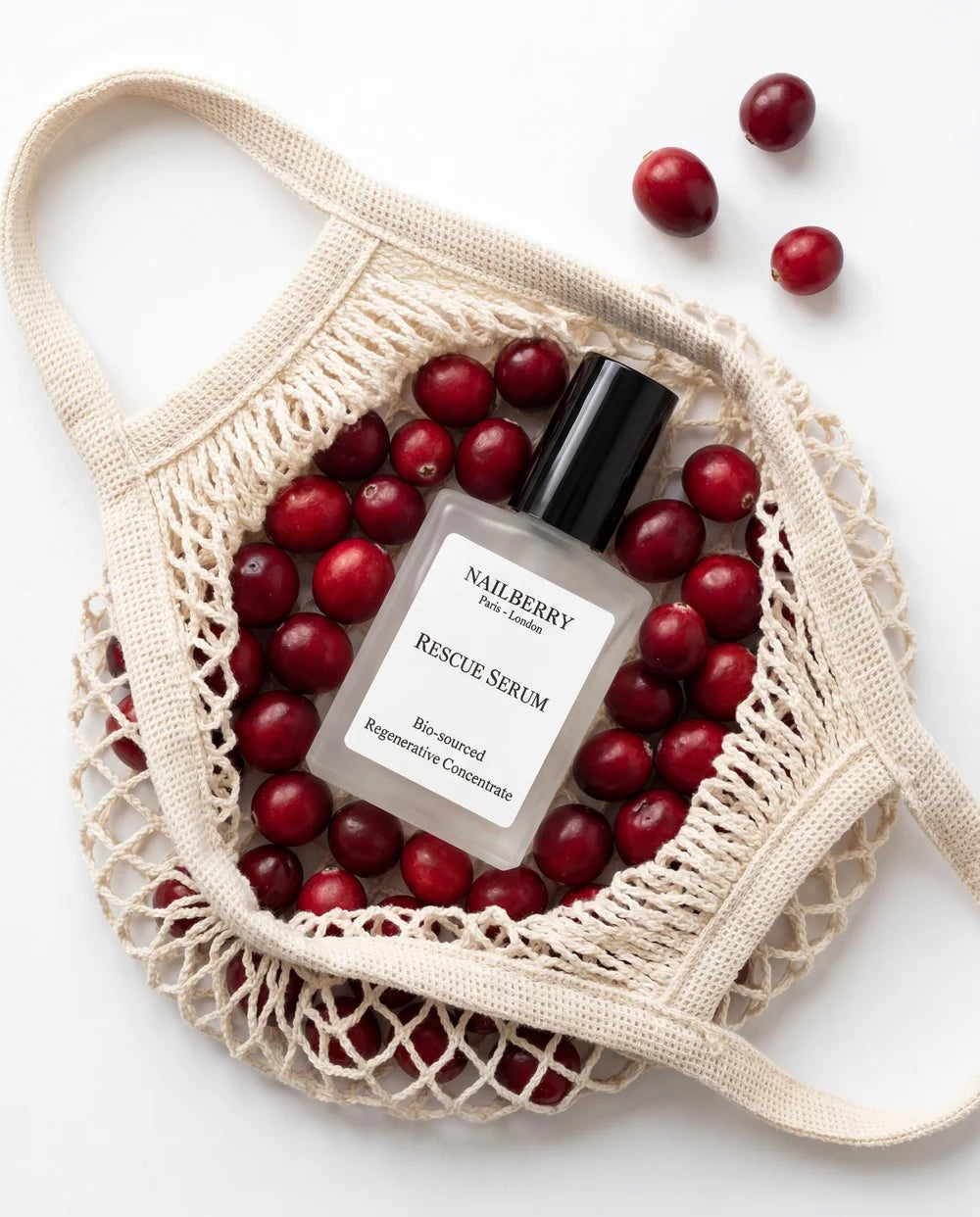 Rescue Serum von Nailberry - Produktfoto mit Cranberries