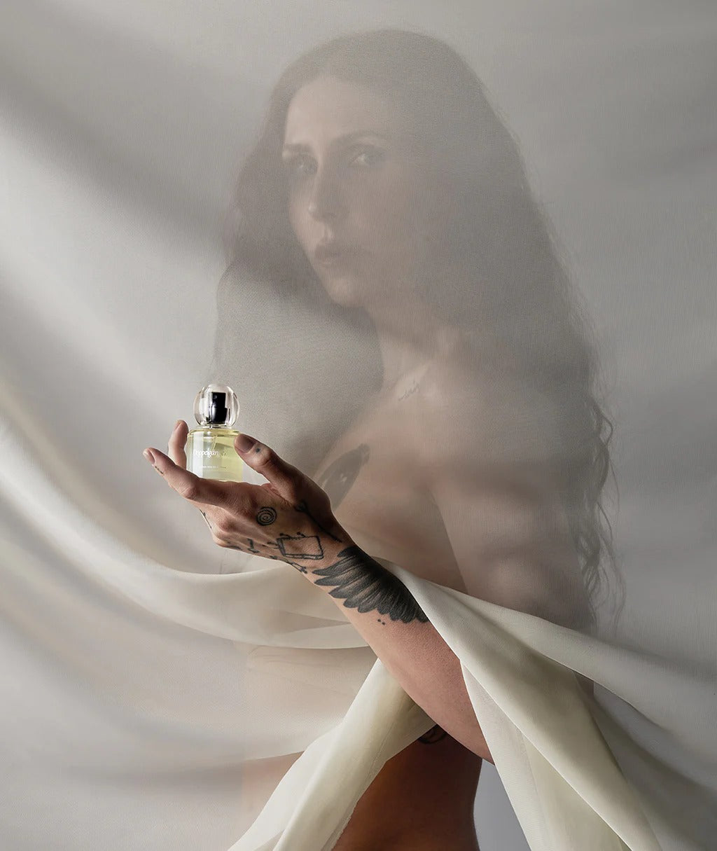 Kampagnenmotiv zu Heretic Parfum Doppelgänger aus der GHOSTS Collection mit Chelsea Wolfe