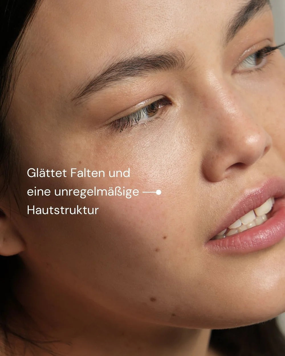 MERME Berlin New by Morning Retinal Face Serum in der Anwendung auf der Haut
