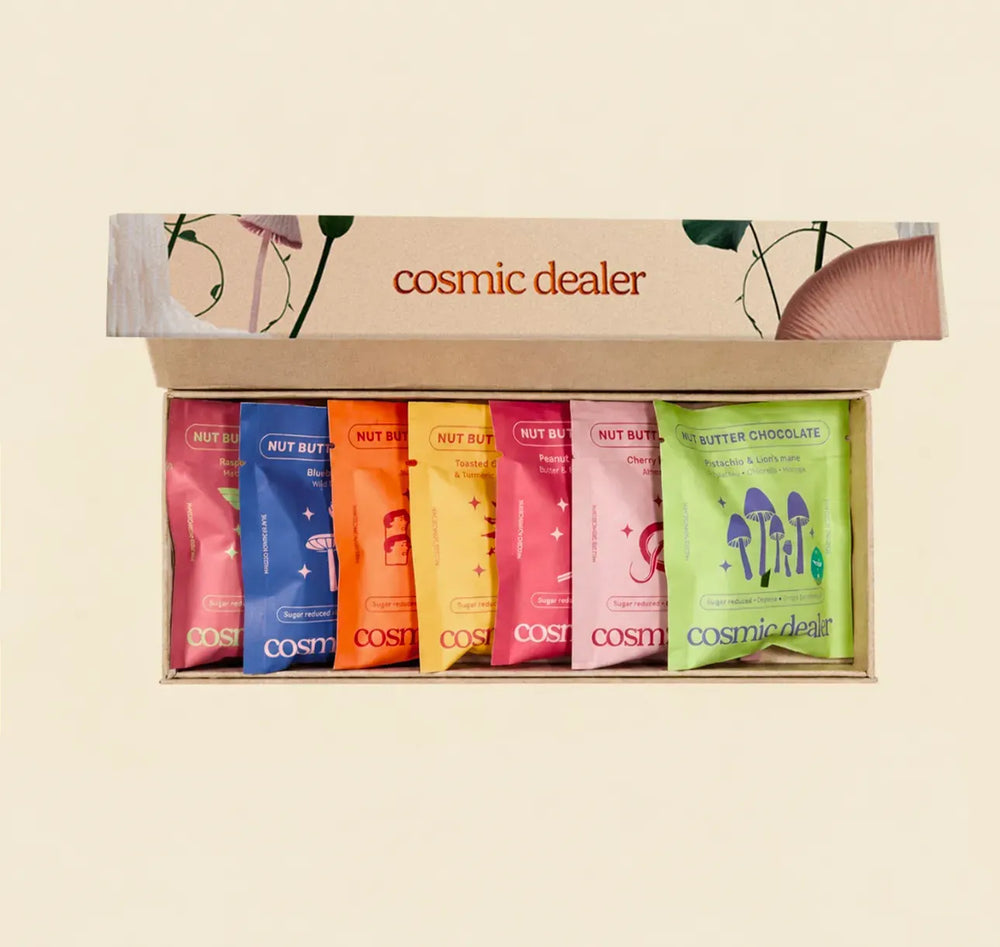 Geöffnete Cosmic Dealer Chakra Box mit sieben einzeln verpackten Schokoladen