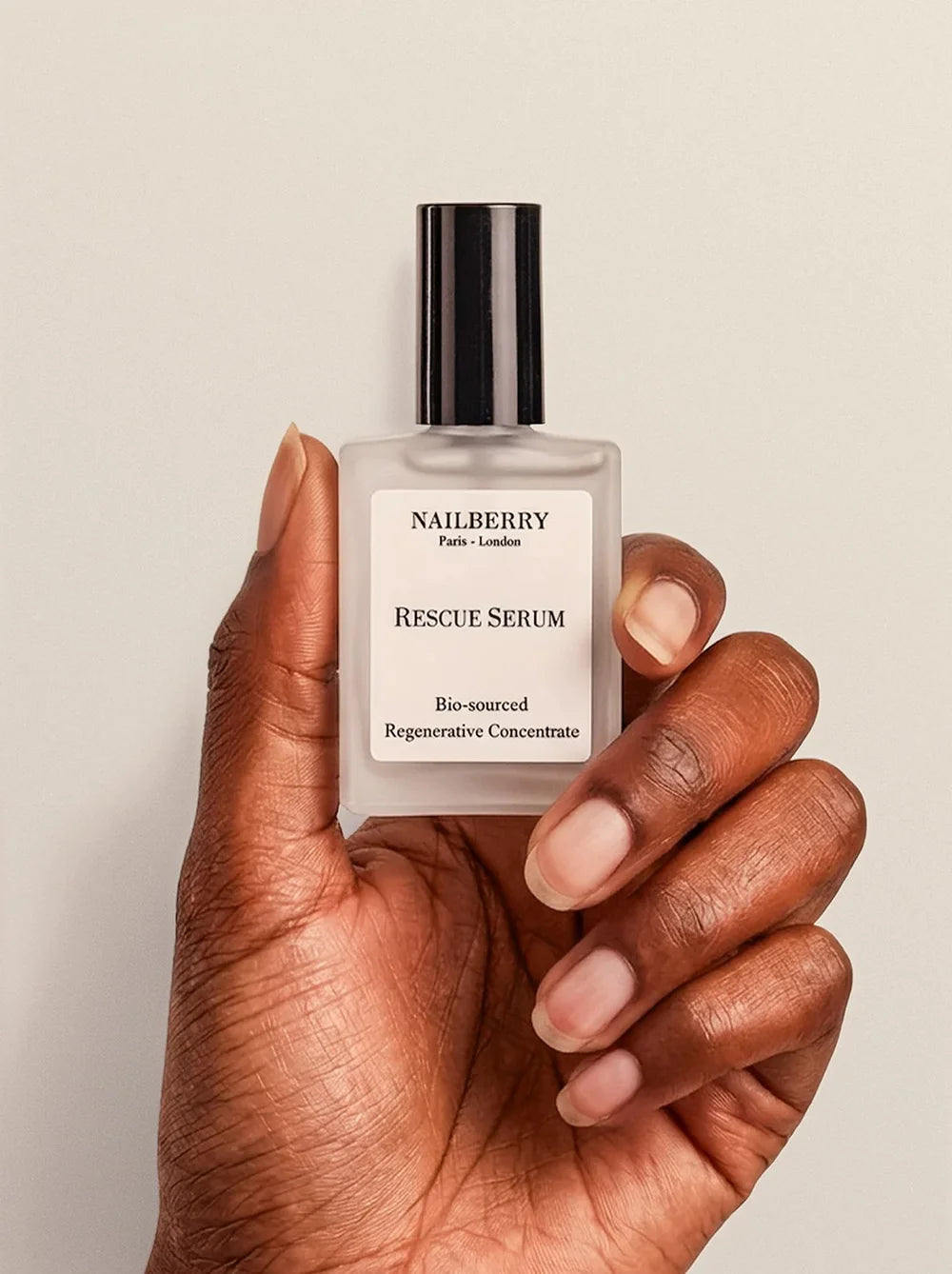 Rescue Serum von Nailberry - gehalten