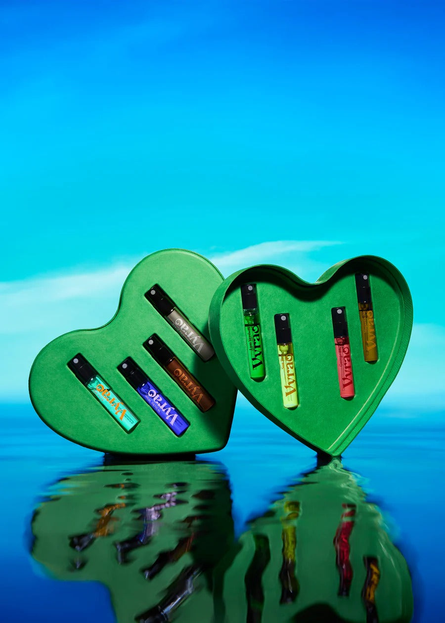 Vyrao Love Eight Discovery Set - Produktfoto mit allen acht Nischenparfums Free 00, Witchy Woo, Mamajuju, The Sixth, I am Verdant, Sun Ræ, Georgette und Magnetic 70