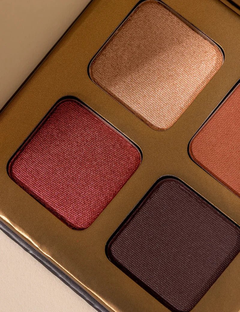 Paleta de sombras de ojos orgánicas INIKA de cuatro tonos Flores - Primer plano de la paleta