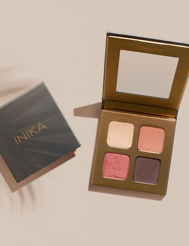 Paleta de sombras de ojos INIKA Organic Quad Flowers (paleta abierta y cerrada)