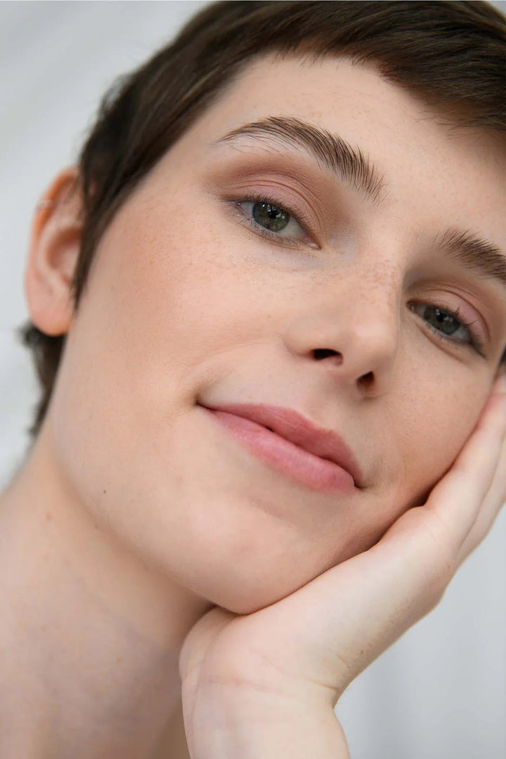 Eyeshadow Cinnamon Model