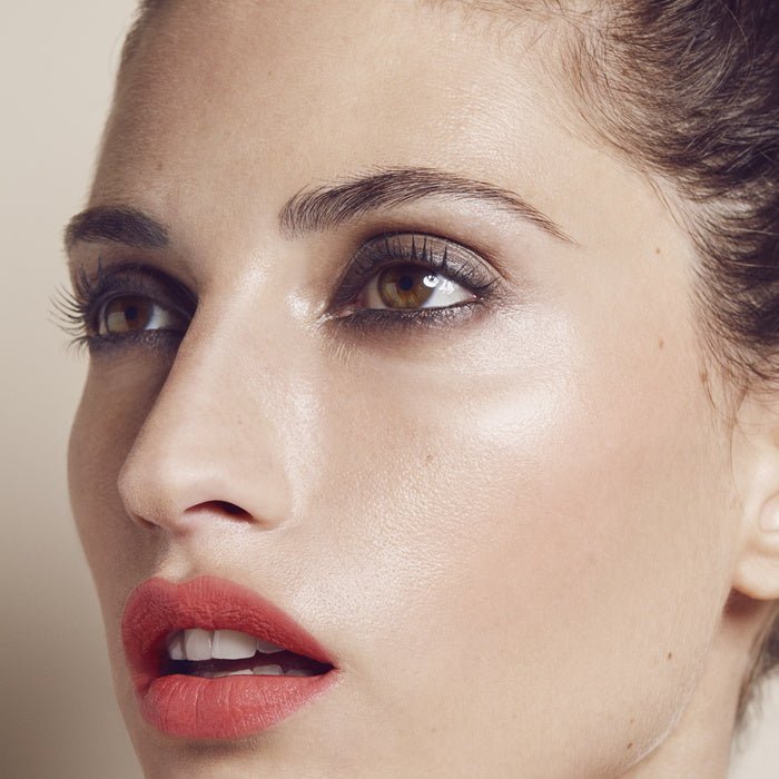Sombra de ojos Kjaer Weis - Modelo con Onyx + Wisdom