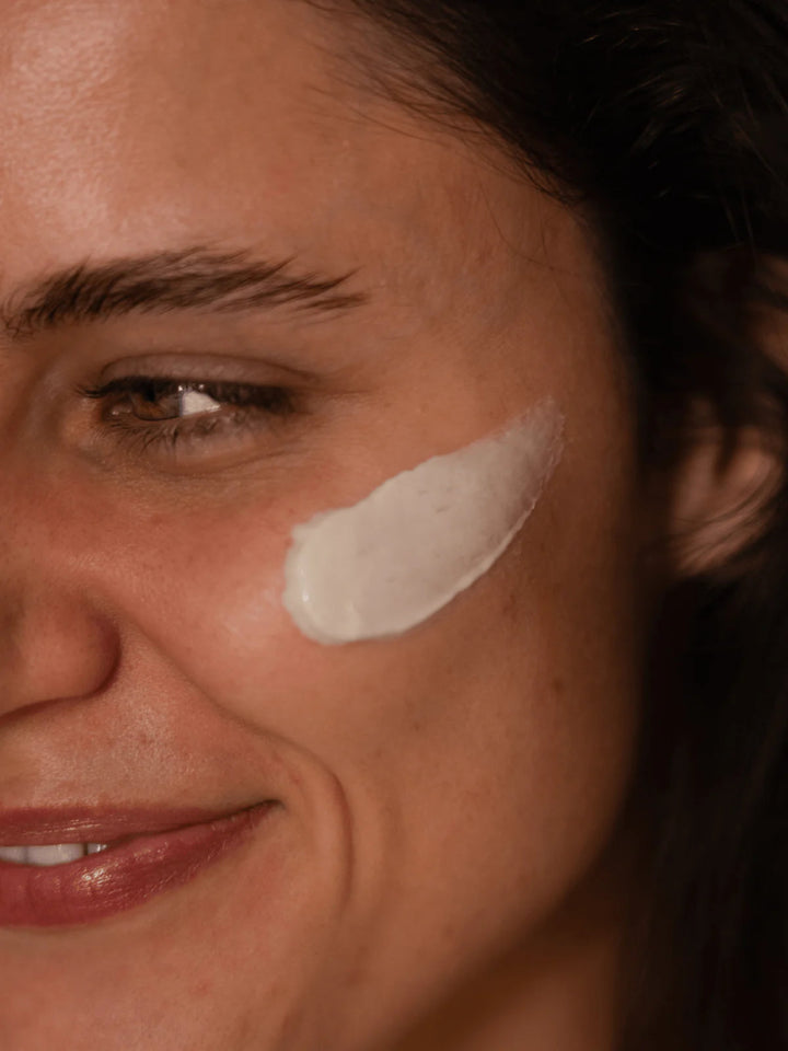 Night Cream With Oxygenating Agents on skin