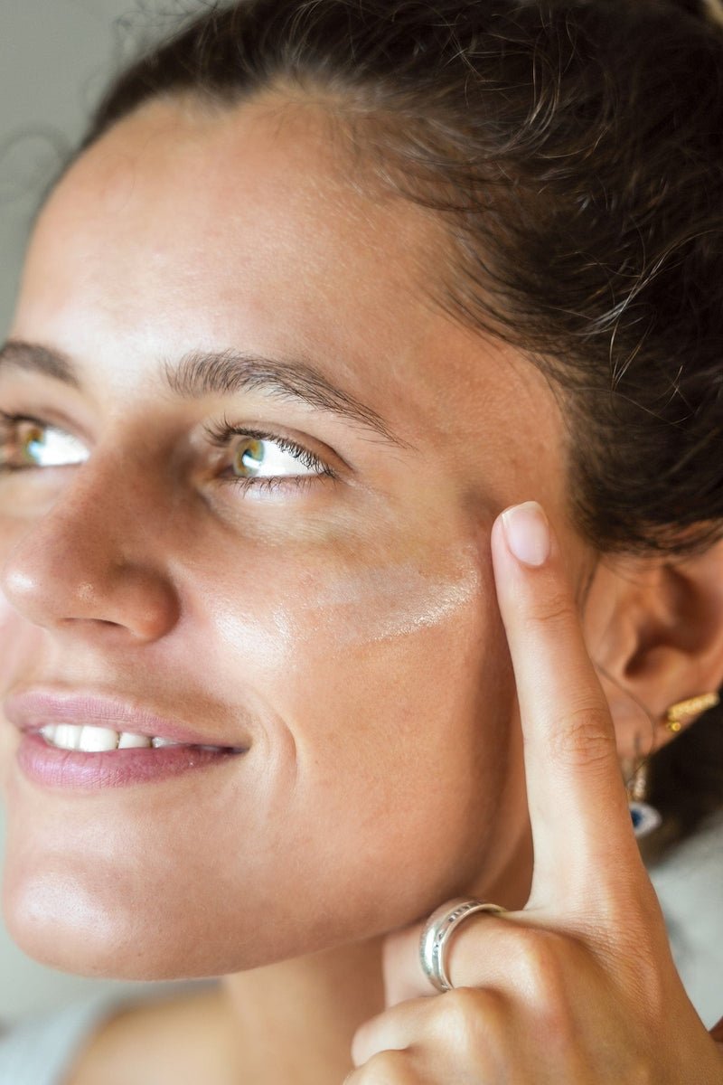 La Canopée Rose Garden Illuminating Serum Model