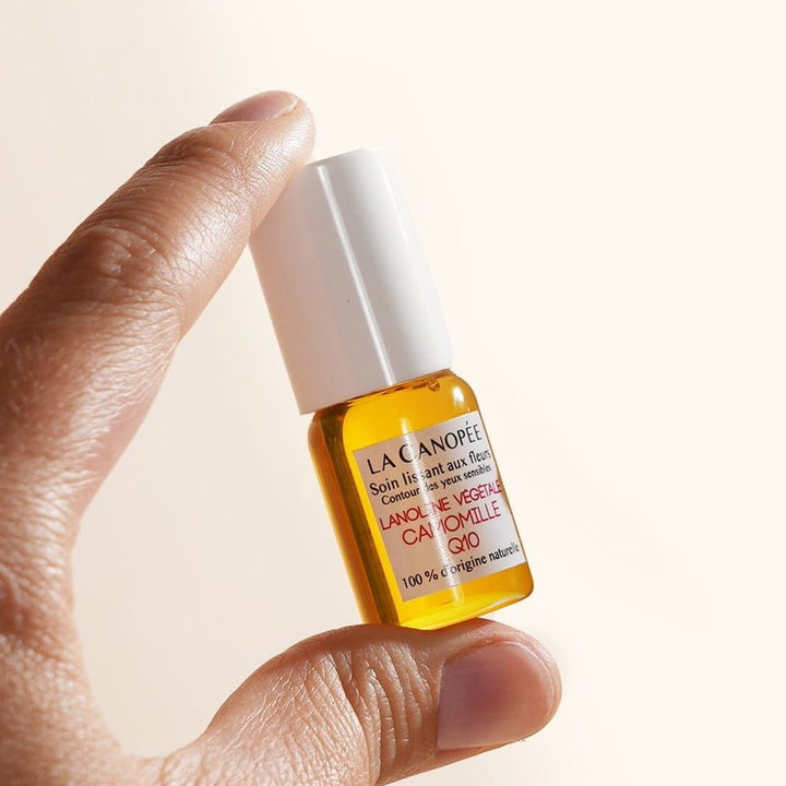 La Canopée Smoothing Flower Eye Care Close up