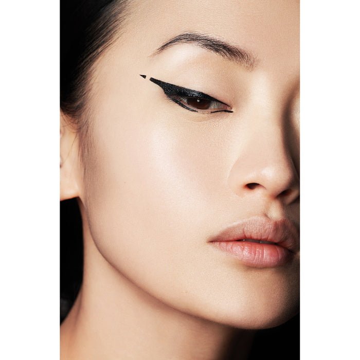 Delineador de ojos 510 Le Noir Céphée Modelo Asiático