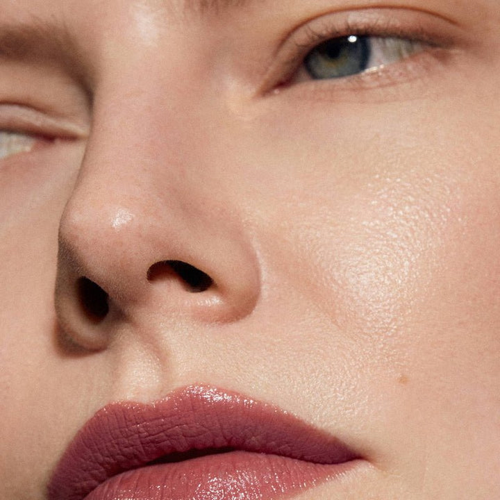 Dazzle Nights Satin Shine Lipstick Charisma Model