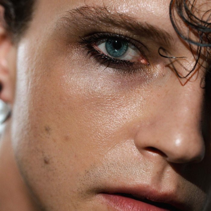 Mádara Deep Matter Bold Volume Mascara 6 ml - model man