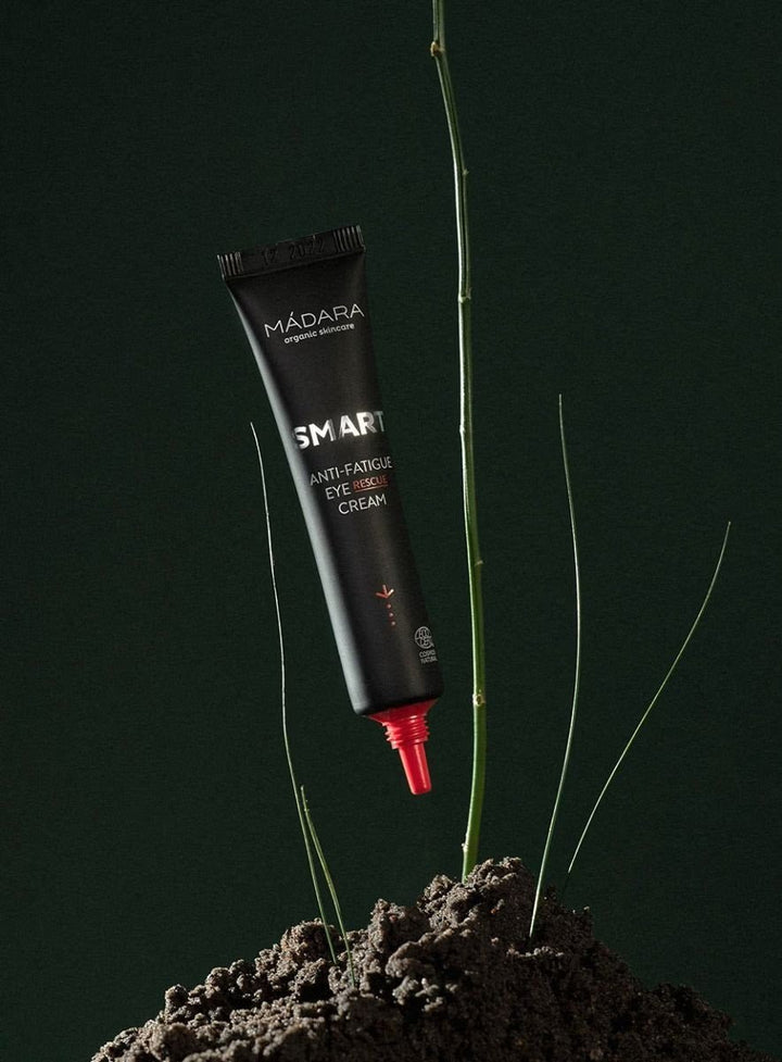 Mádara Smart Antioxidants Anti Fatigue Eye Rescue Cream - Still Life