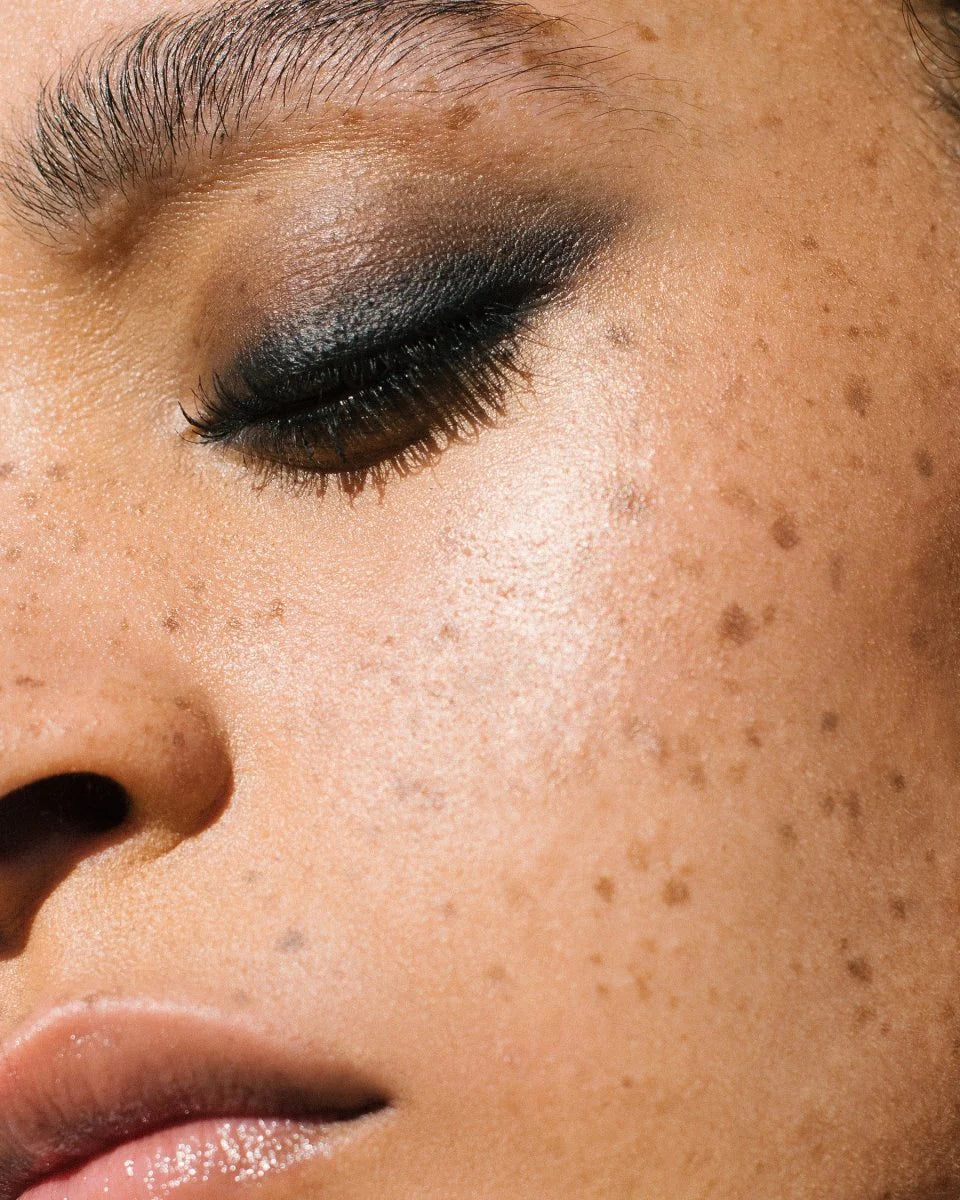 Obsidian - tiefschwarze Mascara von Manasi 7