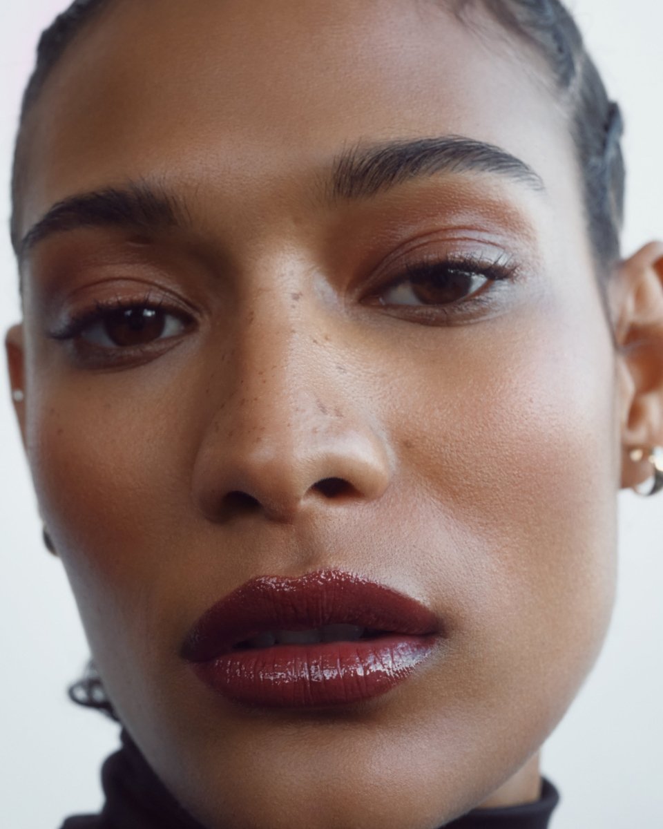 Manasi 7 Tinted Beauty Potion - Hayata Model 2 Close-up