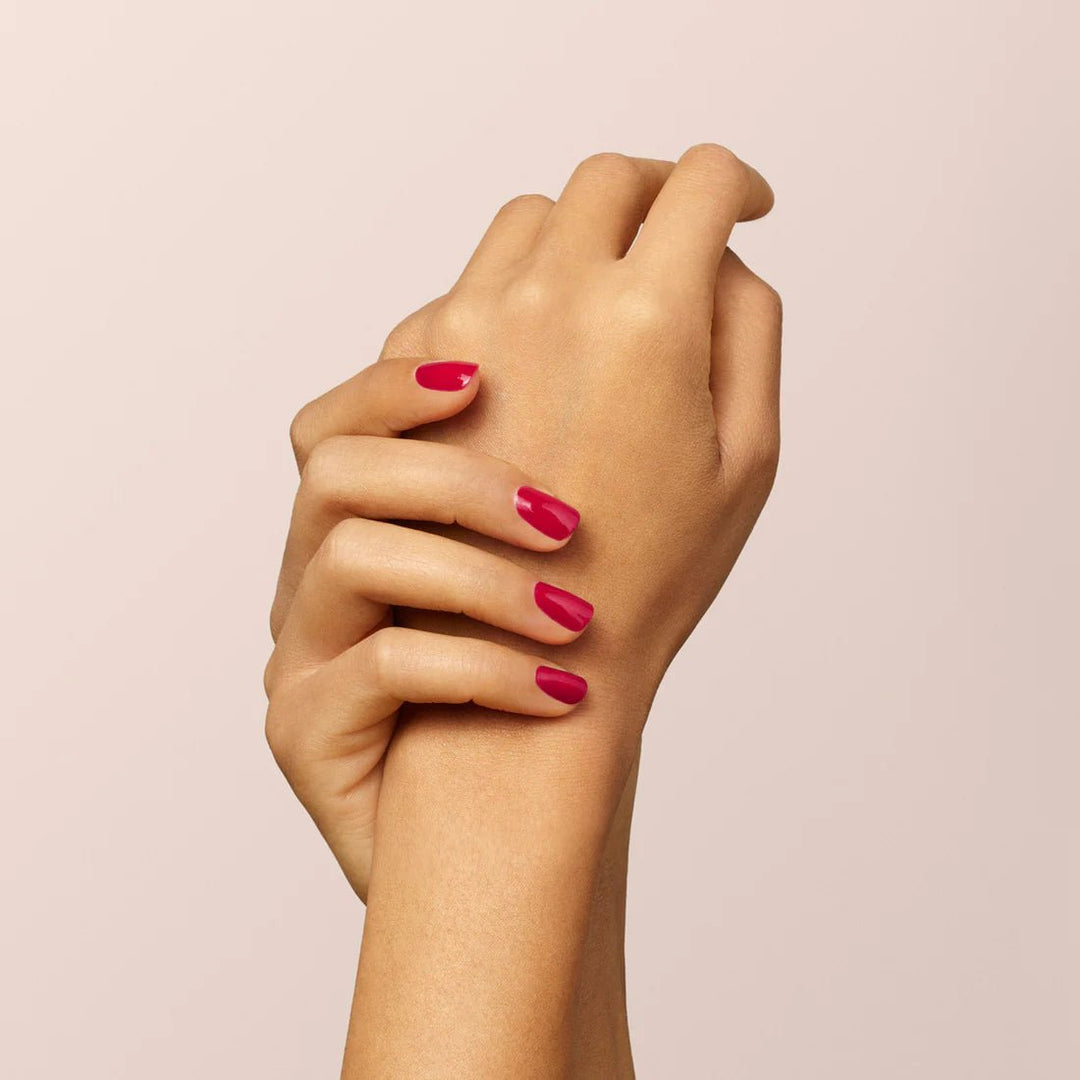 Manucurist Nagellack Pomegranate - lackierte Nägel