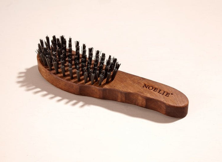 Noelie Vegan scalp brush Still Life 2