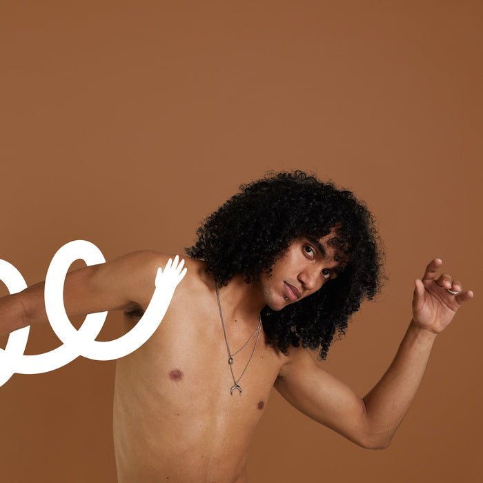 Nuud El modelo masculino negro desodorante Carefree Nuud Efecto