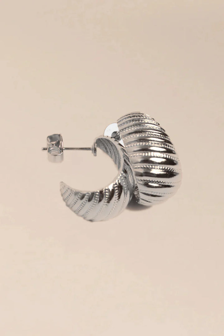 Fany Earrings - gerillte, elegante Ohrringe in Silber