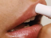 Lip Wrap Reviving Balm - Video
