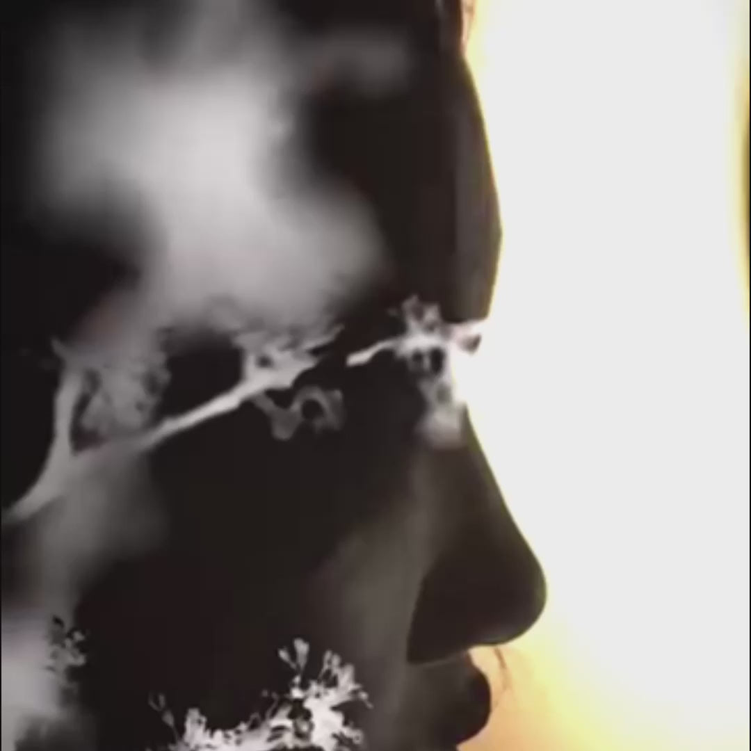 Heretic Nocturnal Kollektion – Video: abstraktes Profil im Gegenlicht mit Rauchschwaden, dunkle nocturnal Atmosphäre.