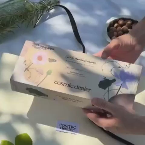 Cosmic Dealer Chakra Chocolates – Einblick in die Schokoladenbox im Video