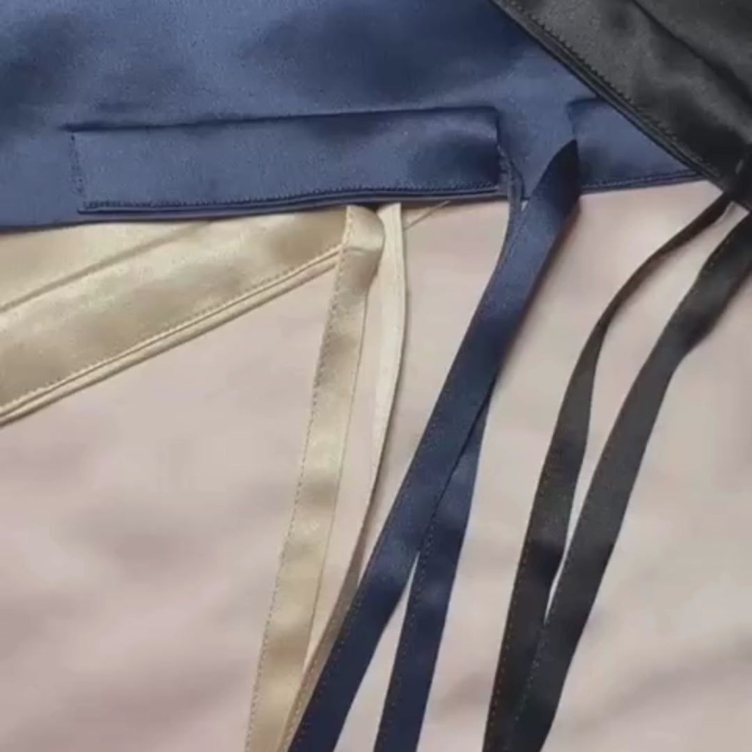 Detailaufnahme der doppellagigen Seide des Curly’n Covered Seidenturbans