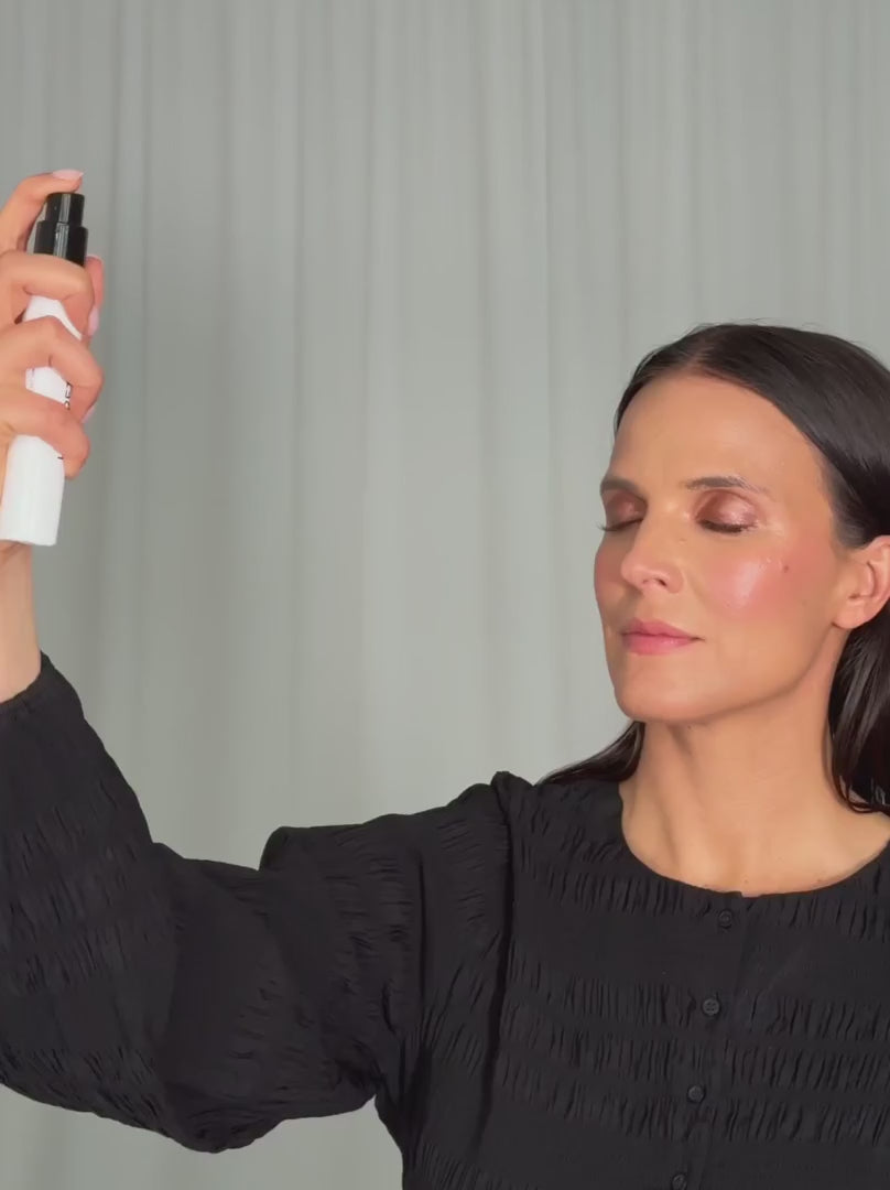 Hydrating & Setting Spray von Und Gretel - Video vom Aufsprayen