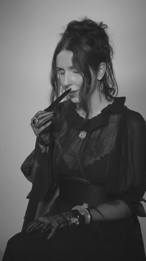 Shadow People - Duftbesprechung mit Douglas Little und Chelsea Wolfe