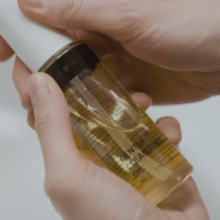 Gentle Cleansing Oil im Video
