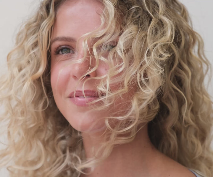 Rahua Rebalance Conditioner mit Rahua-Öl, Sacha Inchi und Calendula im Video