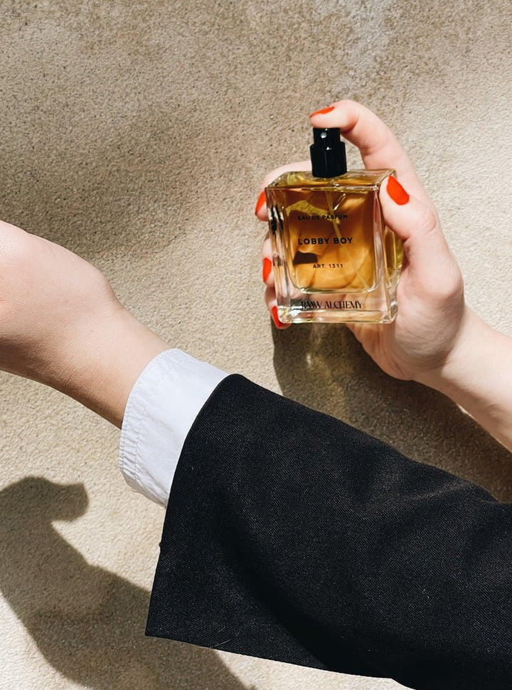 RAAW Alchemy Lobby Boy Eau de Parfum - Mood Handmodel Suit