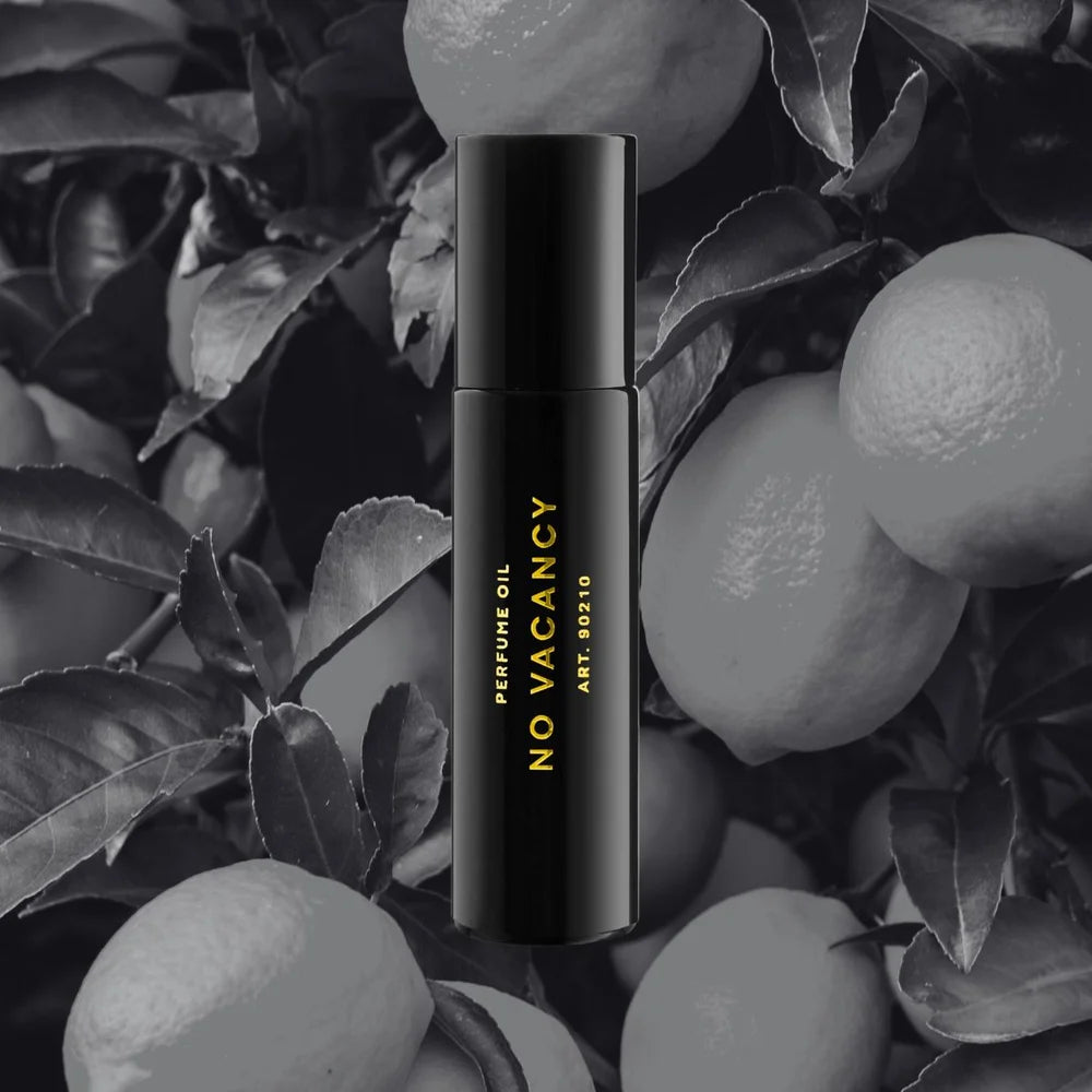 No Vacance Perfume Oil bw