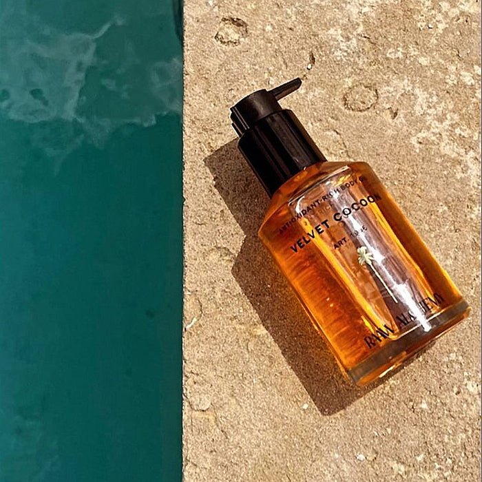 Aceite corporal Velvet Cocoon - en el agua