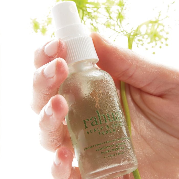 Scalp & Skin Toner Travelsize in hand