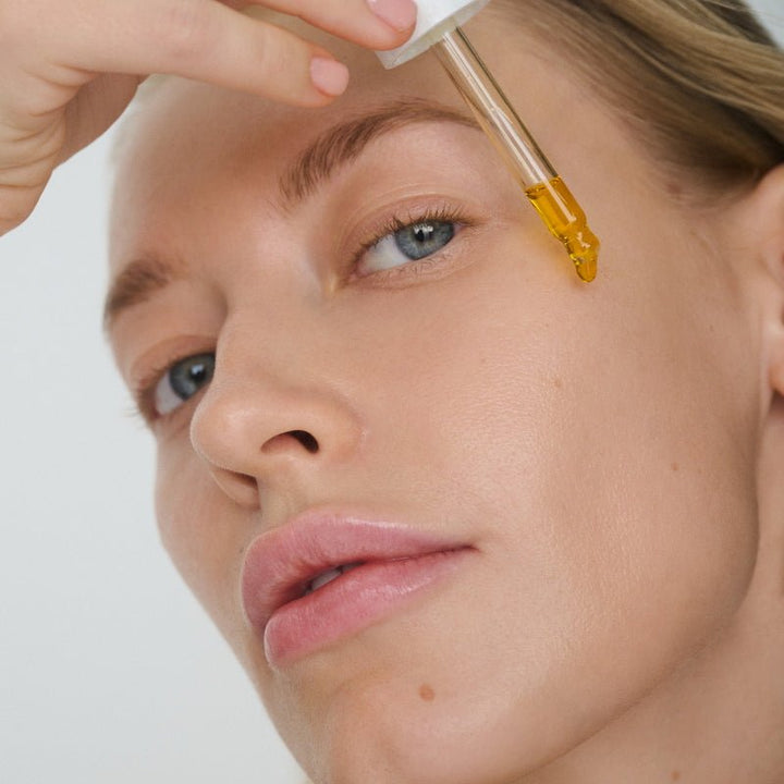 RMS Beauty Kakadu Beauty Oil Close up