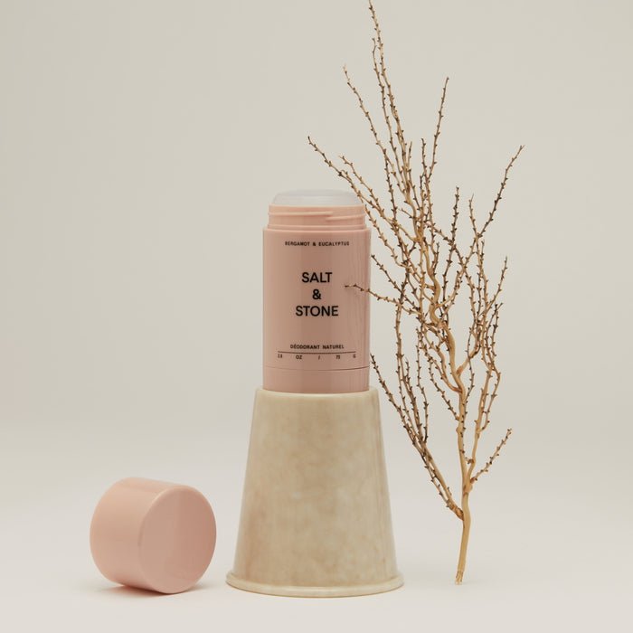 Salt & Stone Deodorante Bergamotto & Eucalipto 75 g Lifestyle Image