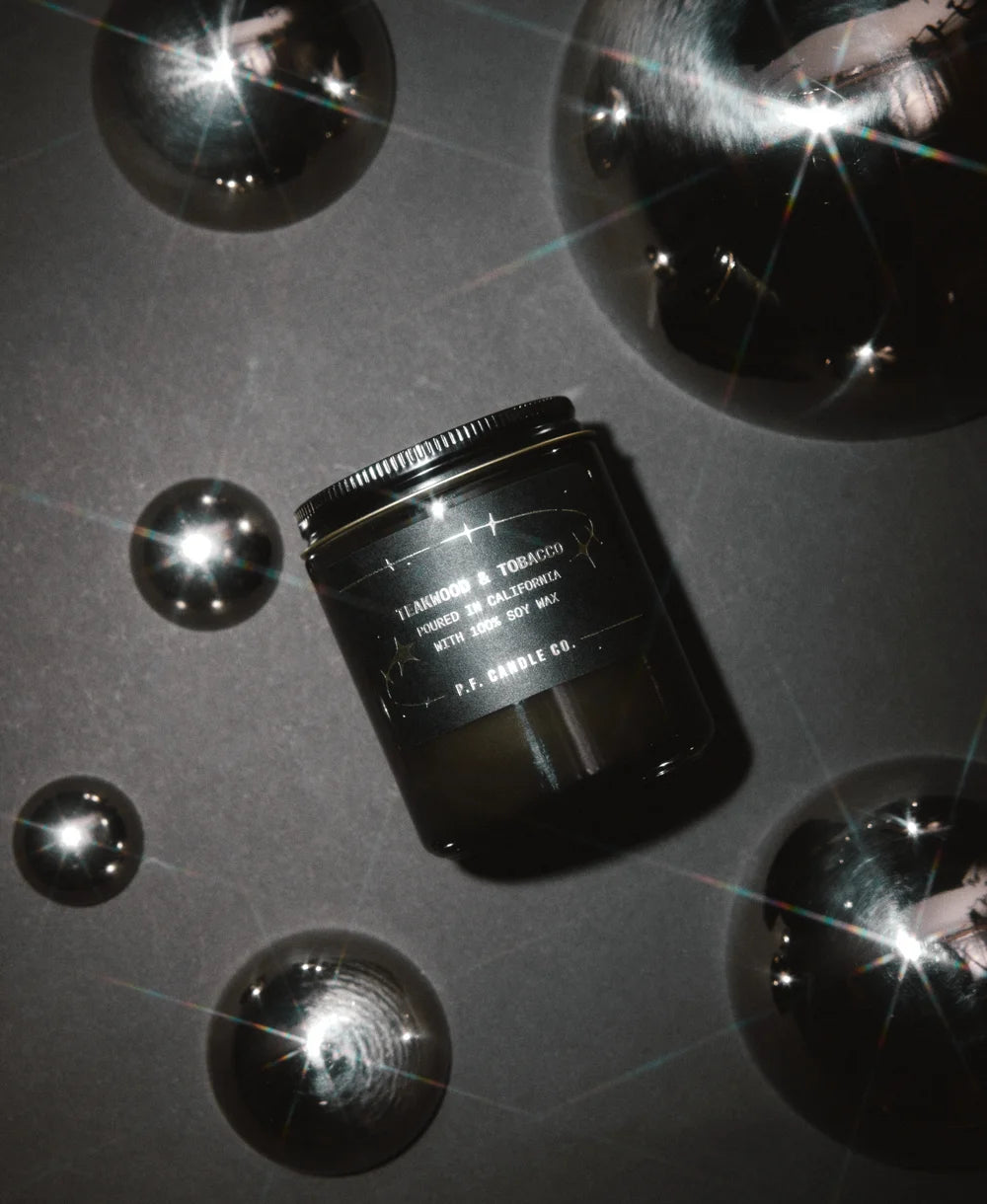 P.F. Candle Co. Teakwood & Tobacco Celestial Duftkerze 204 g - die Sternenedition